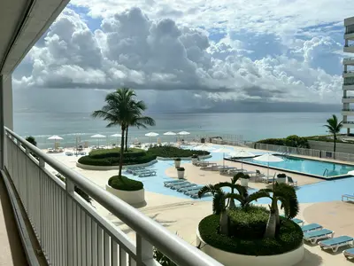 3546 S Ocean Boulevard 405, South Palm Beach – sold