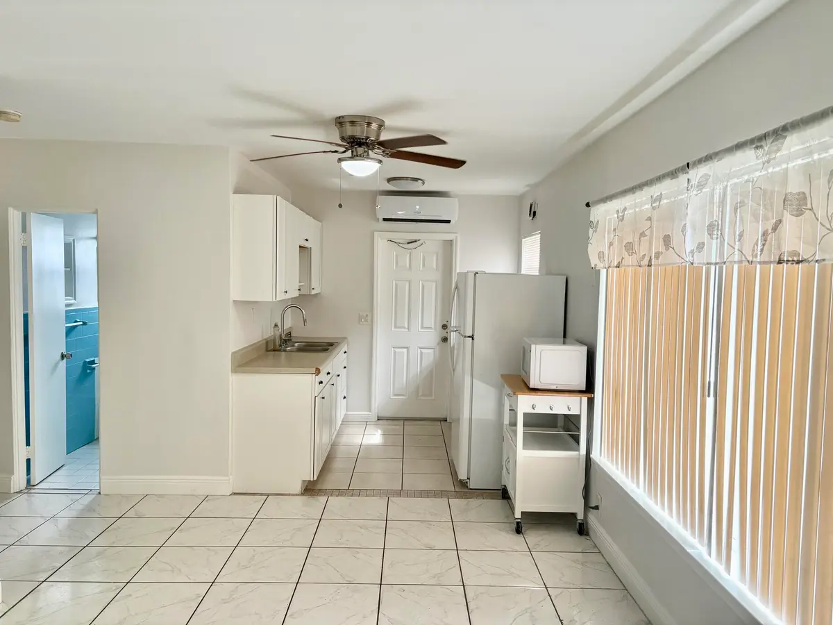 kitchen at 417 NE 2nd Street, Boynton Beach