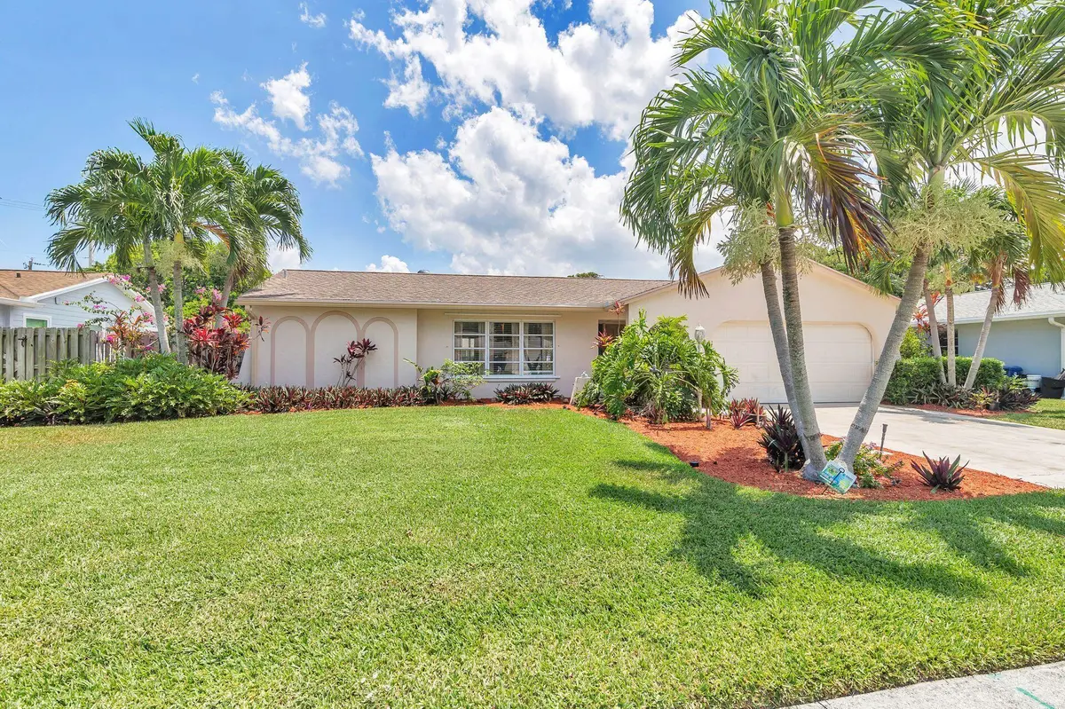 Front of home at 502 OAK Terrace, Jupiter