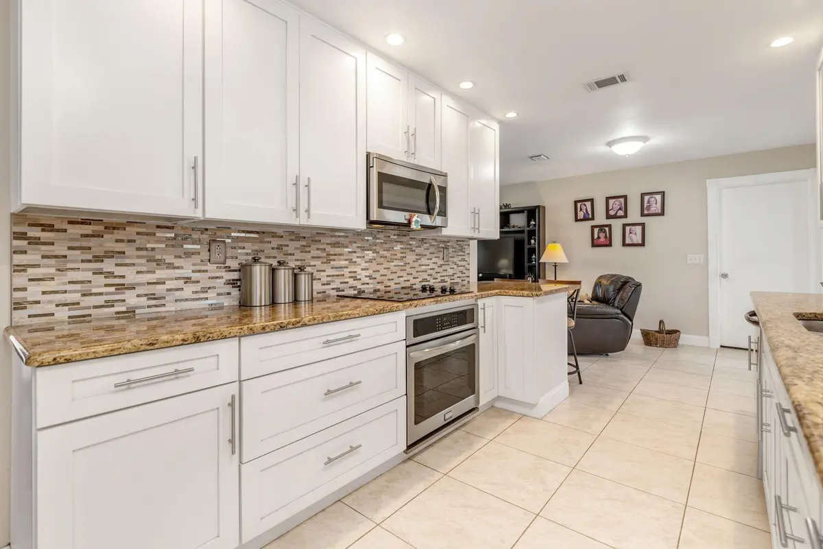 14Kitchen at 502 OAK Terrace, Jupiter