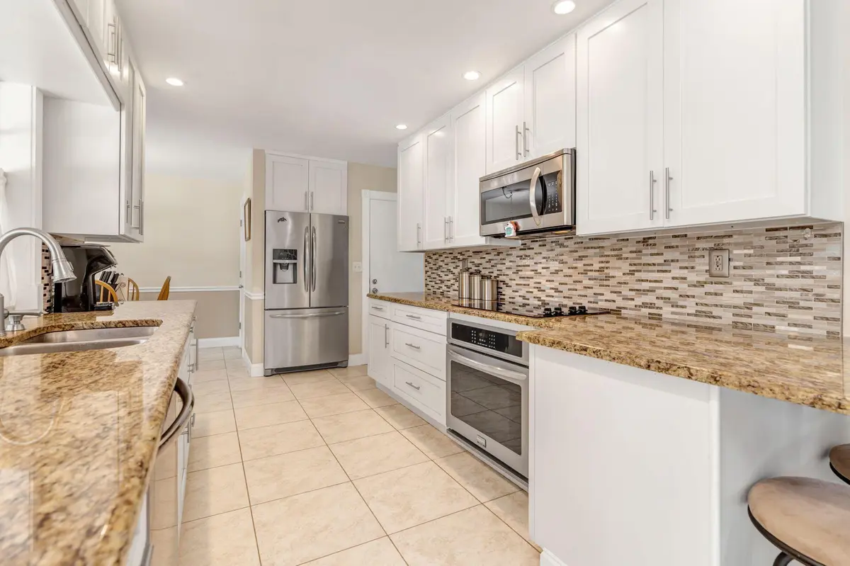 Kitchen at 502 OAK Terrace, Jupiter