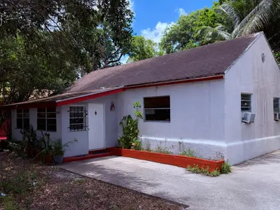 445 NE 163RD Street, Miami – Single Family Residence for sale