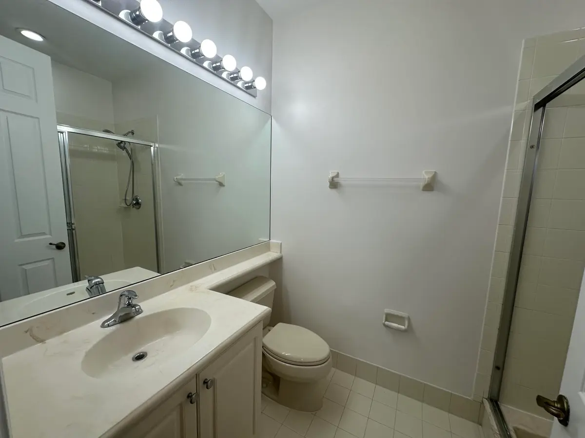 Primary Suite Bath at 1530 VIA DE PEPI 72, Boynton Beach