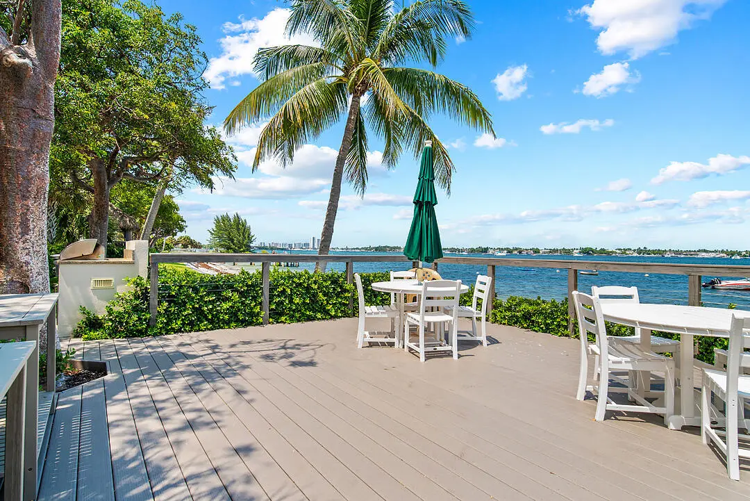 PBH Pool Deck at 5600 N Flagler Drive 2202, West Palm Beach