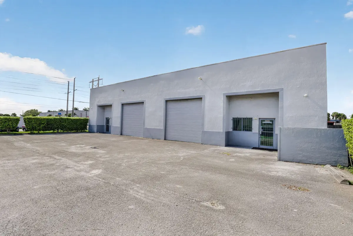 3-web-or-mls-8I8A3562 at 2202 W 78TH Street, Hialeah