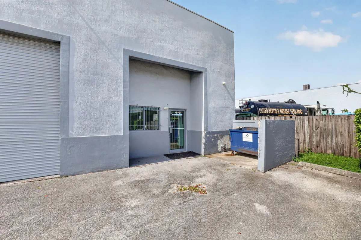 5-web-or-mls-8I8A3572 at 2202 W 78TH Street, Hialeah