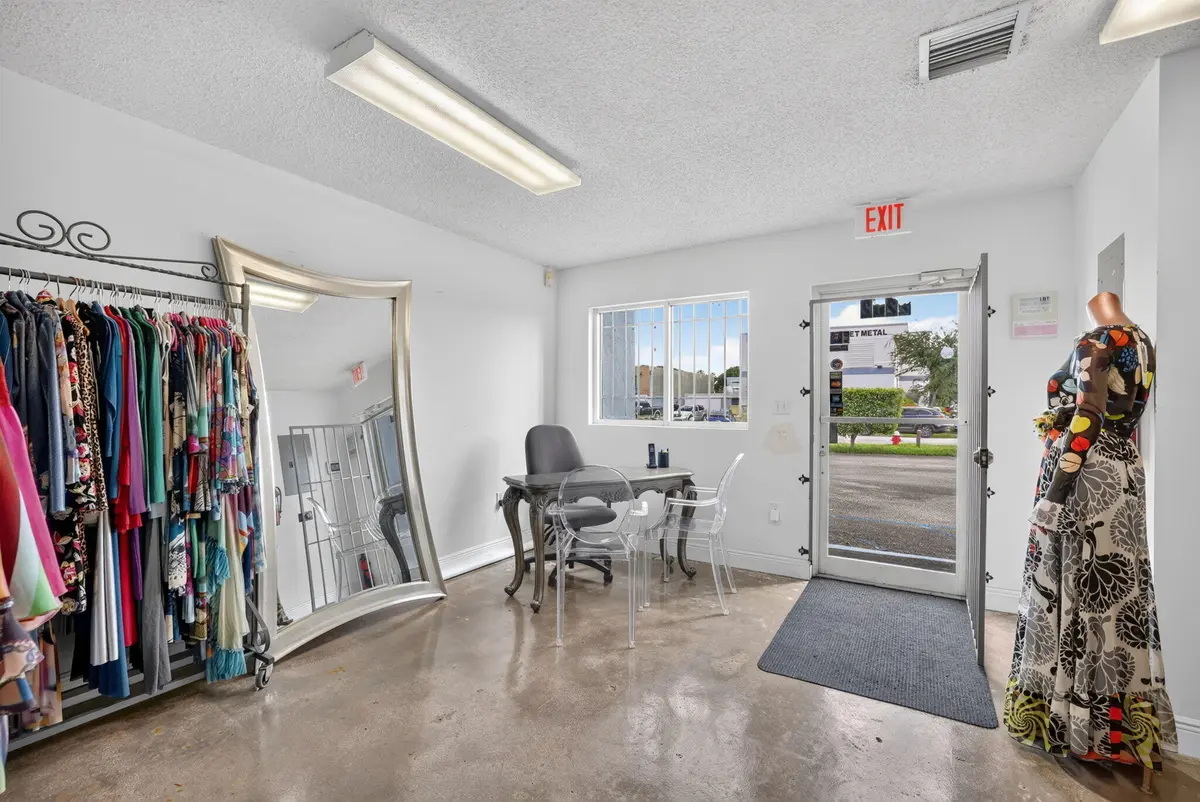 9-web-or-mls-8I8A3332 at 2202 W 78TH Street, Hialeah