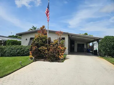 7680 SE Shenandoah Drive, Hobe Sound – Manufactured Home for sale