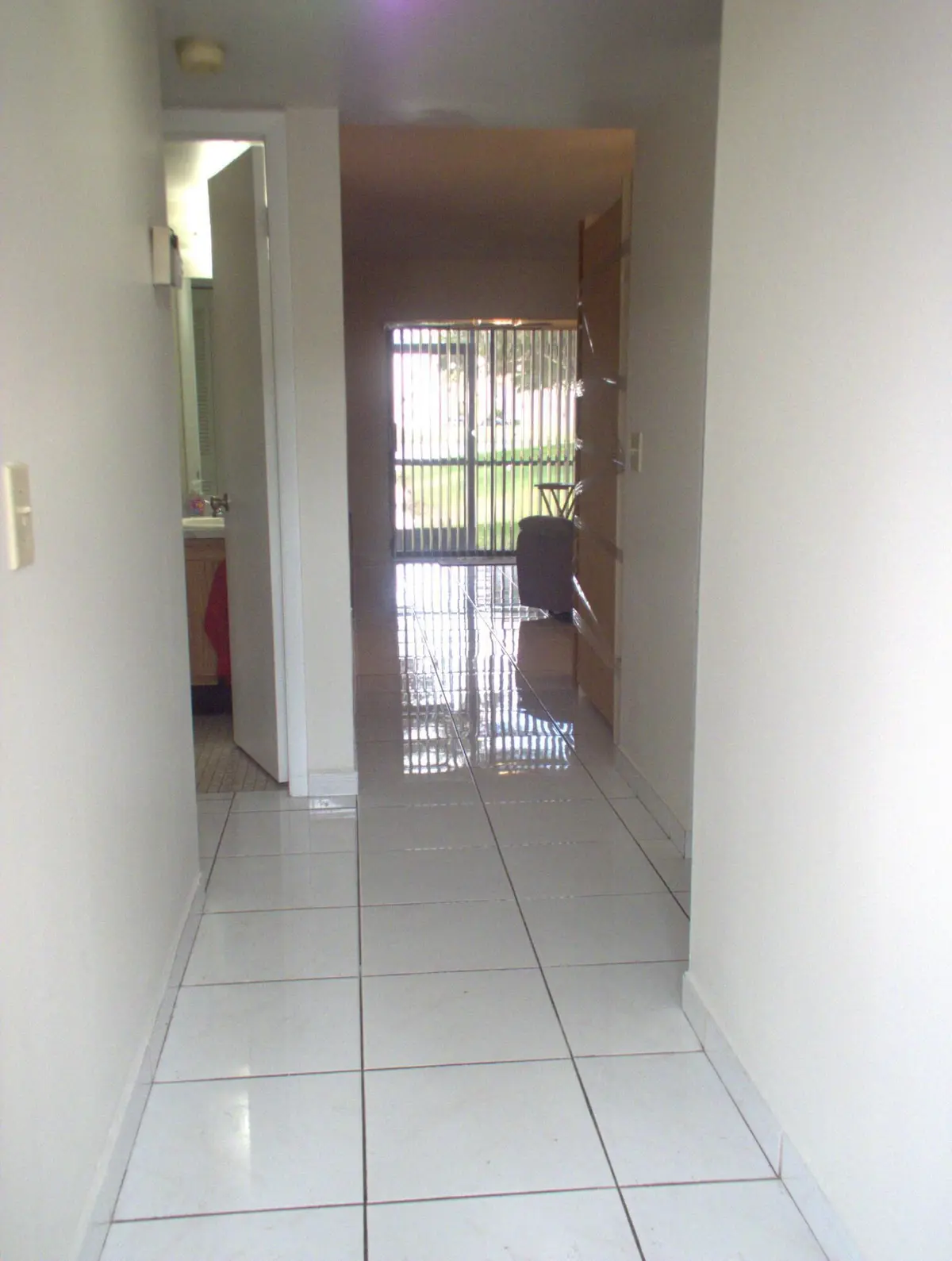 Entrance hallway at 10332 SUNRISE LAKES Boulevard 111, Sunrise