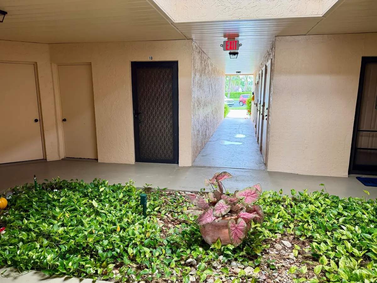 Entrance at 1901 NE COLLINS Circle 9-10, Jensen Beach