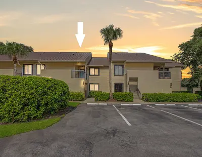 5132 SE CLUB Way 202, Stuart – Condominium for sale