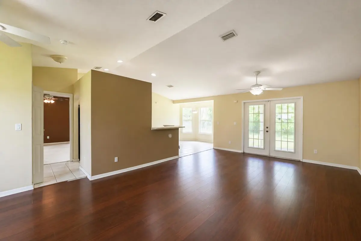 IMG_8595 at 491 SE STARFLOWER Avenue, Port St. Lucie