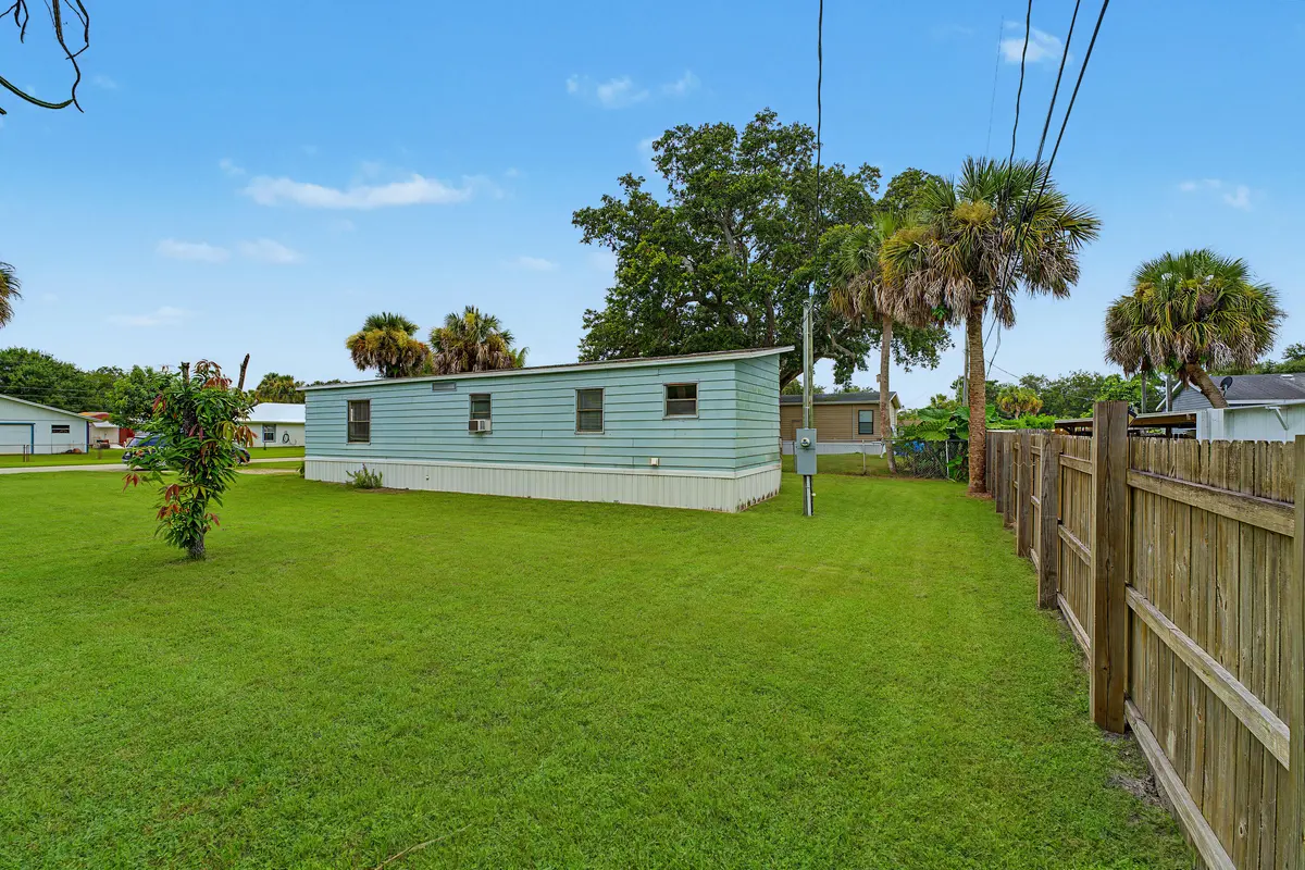 Side Yard at 4966 Deanna Lane, Fort Pierce