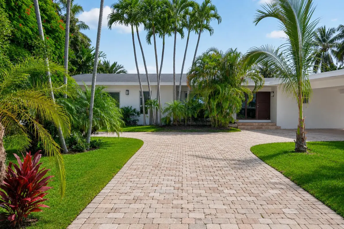 house at 631 N Mashta Drive, Key Biscayne