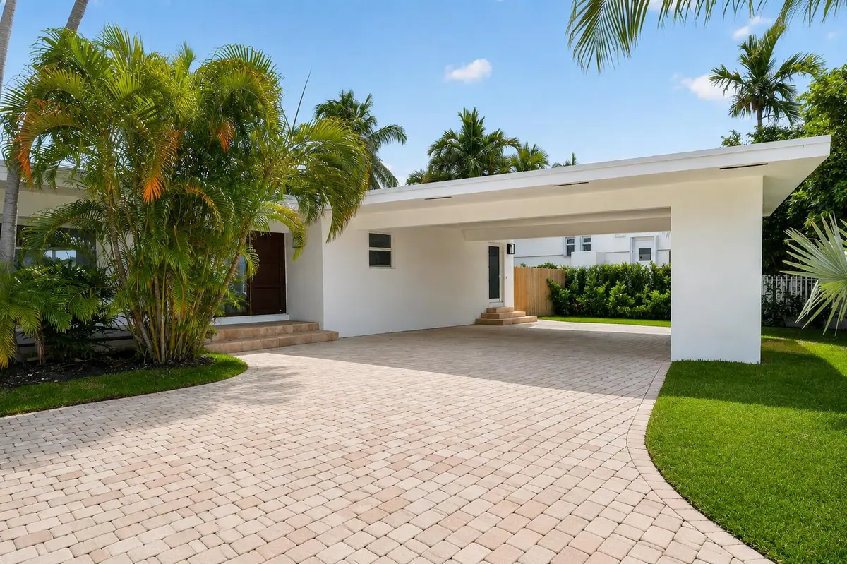 driveway at 631 N Mashta Drive, Key Biscayne