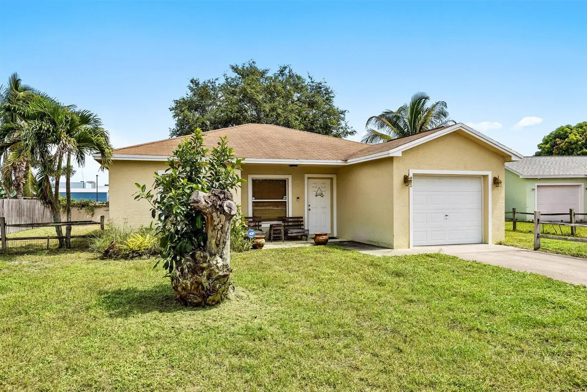 03-for in-25 at 913 SE FORREST PARK Drive, Stuart