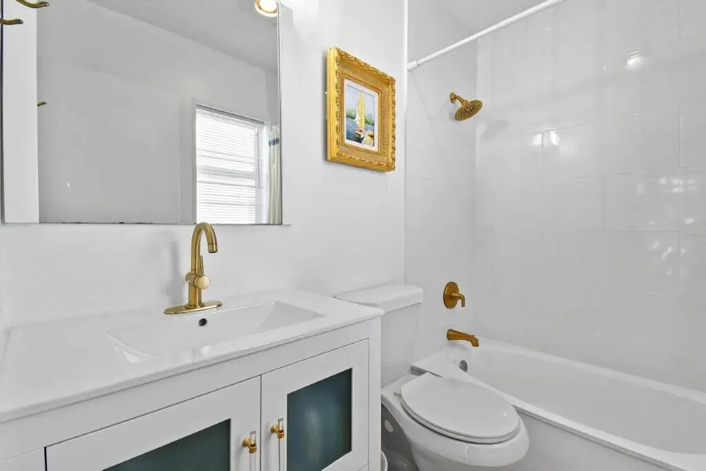 Full Bath at 941 Ocean Drive, Juno Beach