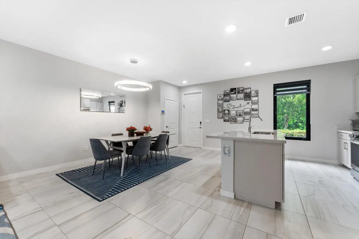 10-10 at 405 NW 17th Street, Fort Lauderdale