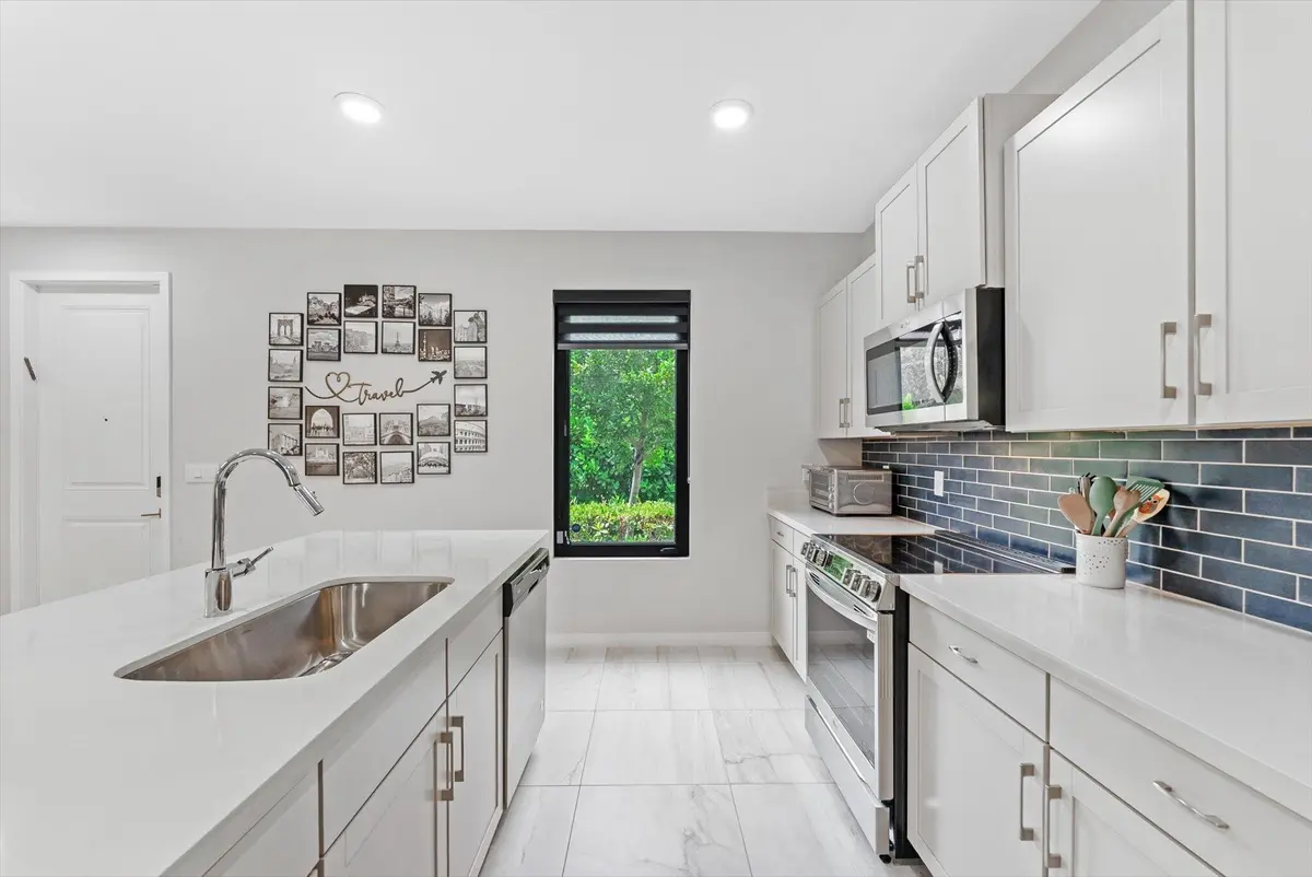 14-14 at 405 NW 17th Street, Fort Lauderdale