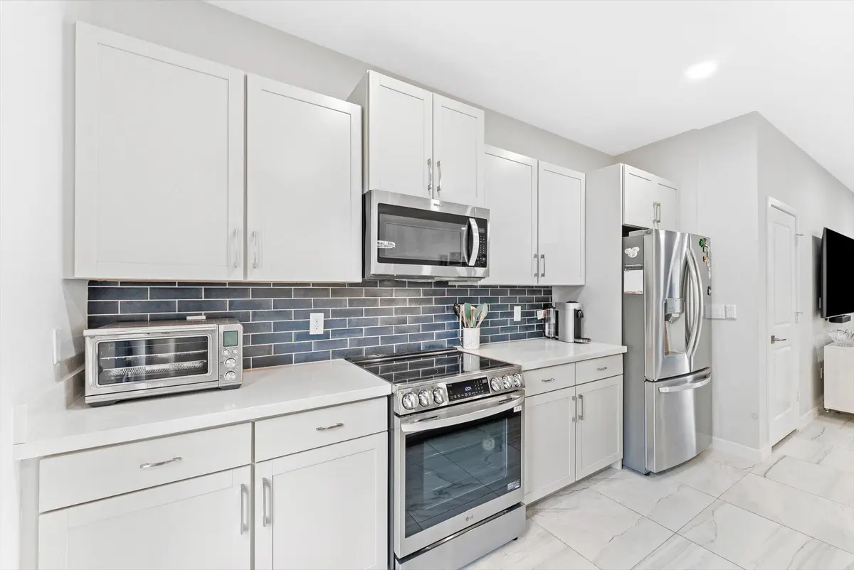15-15 at 405 NW 17th Street, Fort Lauderdale