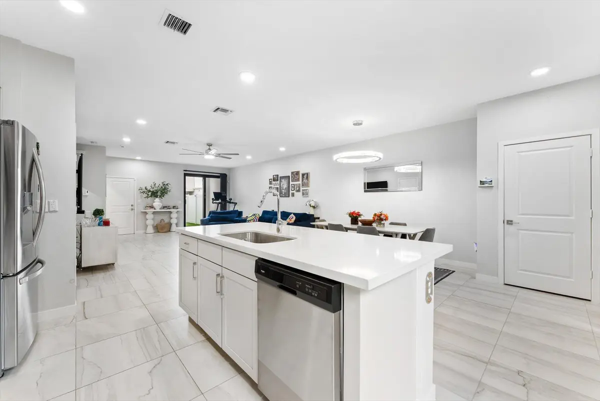 16-16 at 405 NW 17th Street, Fort Lauderdale