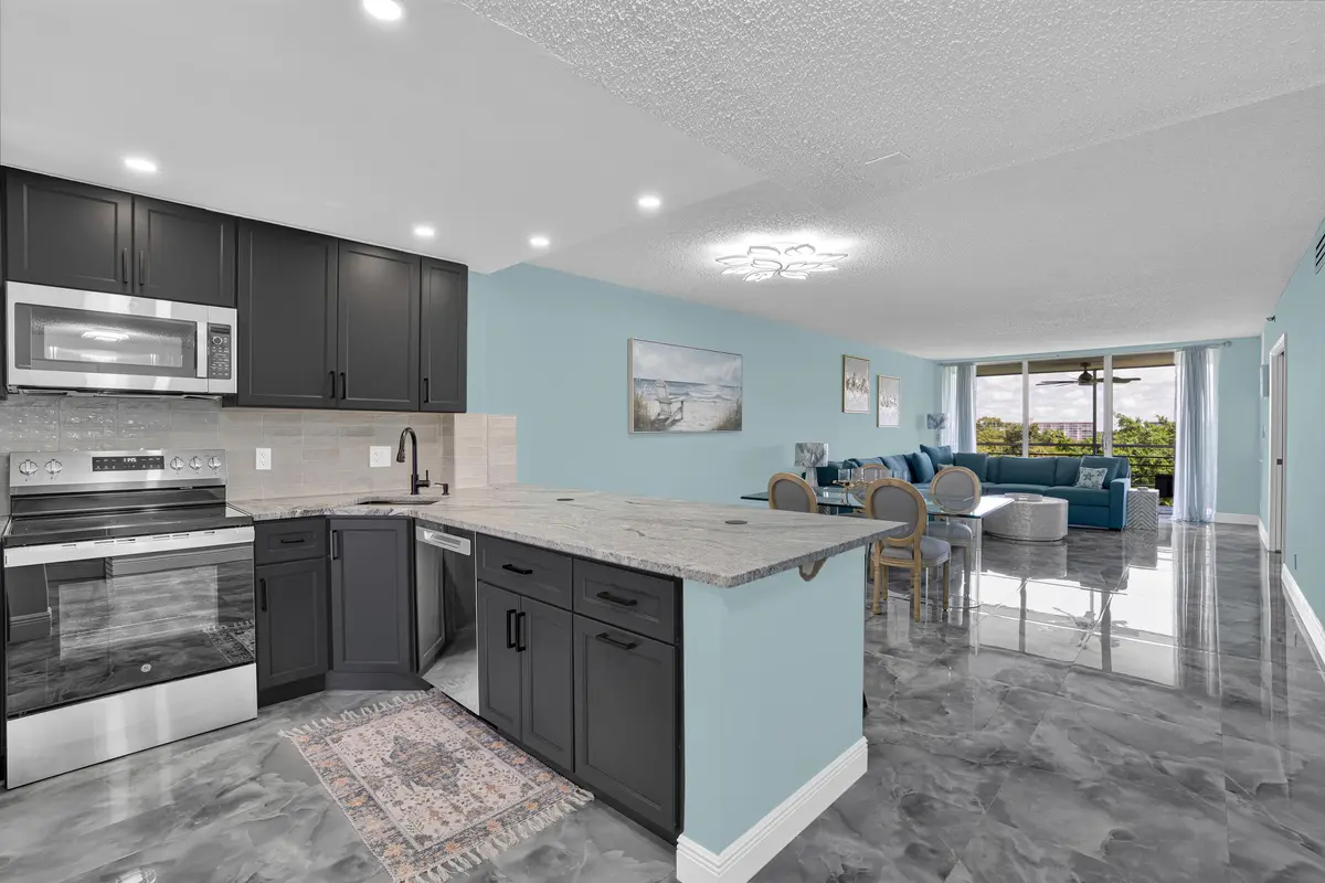 4015 W PALM AIRE_5 at 4015 W PALM AIRE Drive 704, Pompano Beach