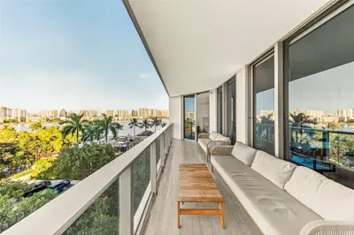 17301 Biscayne Boulevard 506, North Miami Beach – Condominium for sale