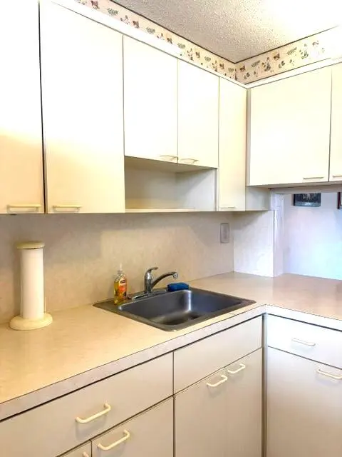 19-202-4 at 2566 S Garden Drive 202, Lake Worth