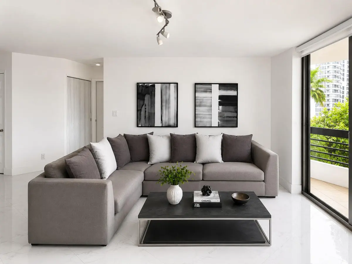 living room at 3600 MYSTIC POINTE Drive 608, Aventura