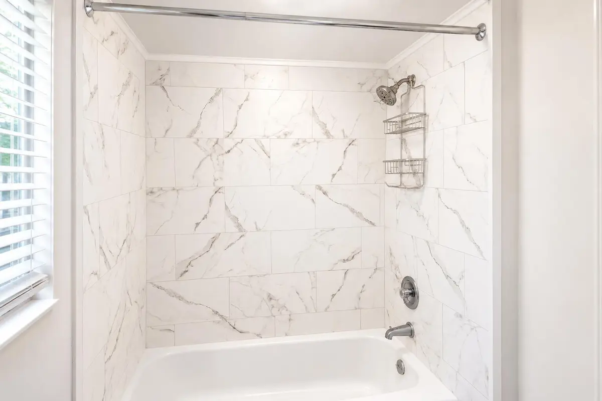 BATH TUB at 115 SW 1st Avenue 9, Boynton Beach