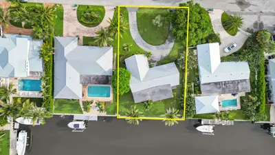 16 Country Club Circle, Tequesta – sold