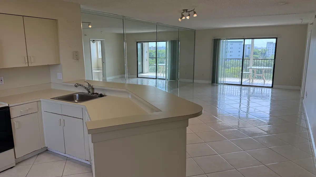 2334 S Cypress Bend Drive 802, Pompano Beach, FL – photo 2