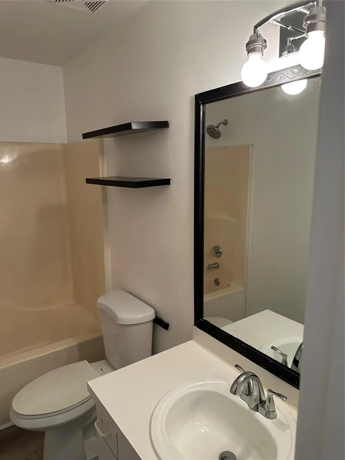 Photo 4 at 2825 Stoneway Lane 2825, Fort Pierce