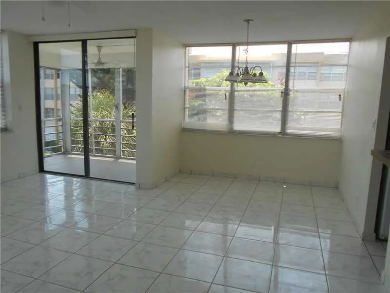 Dining room at 2731 TAFT Street 309, Hollywood