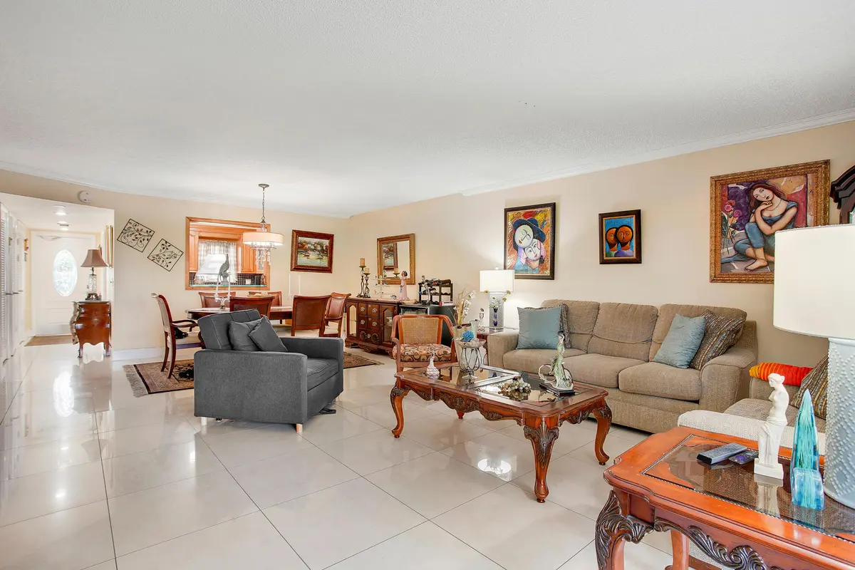 211 S Hollybrook Drive 107, Pembroke Pines, FL – photo 5