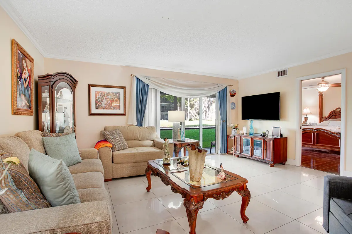 211 S Hollybrook Drive 107, Pembroke Pines, FL – photo 6