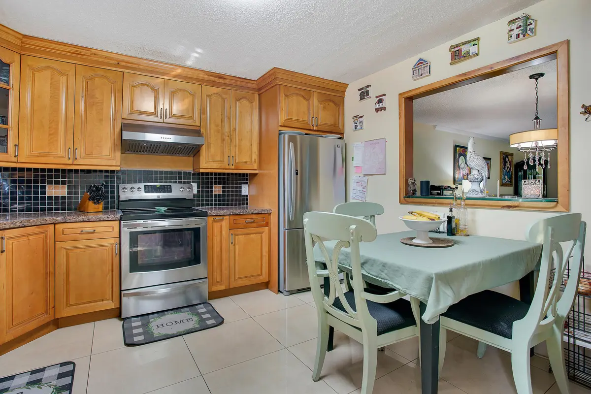 211 S Hollybrook Drive 107, Pembroke Pines, FL – photo 2