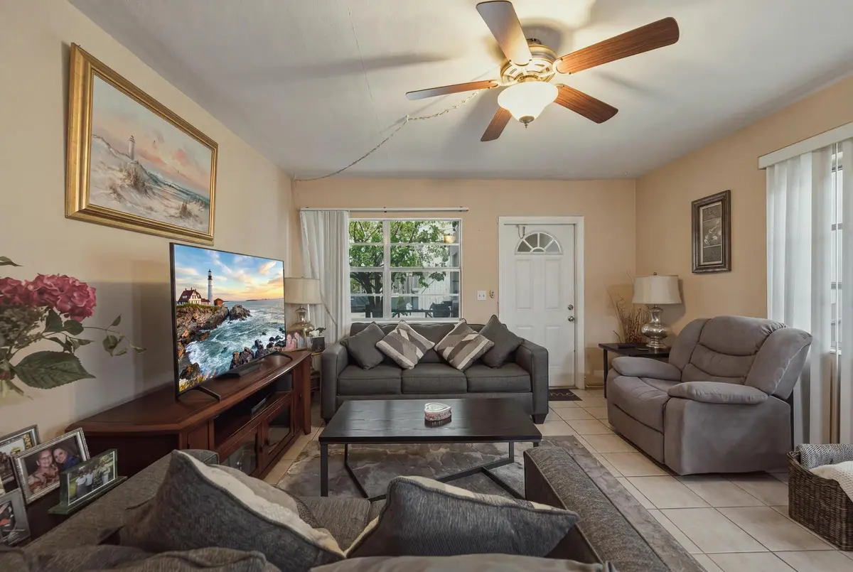 photo_reedit_52c15b80 at 500 SW 15TH Street 107, Pompano Beach