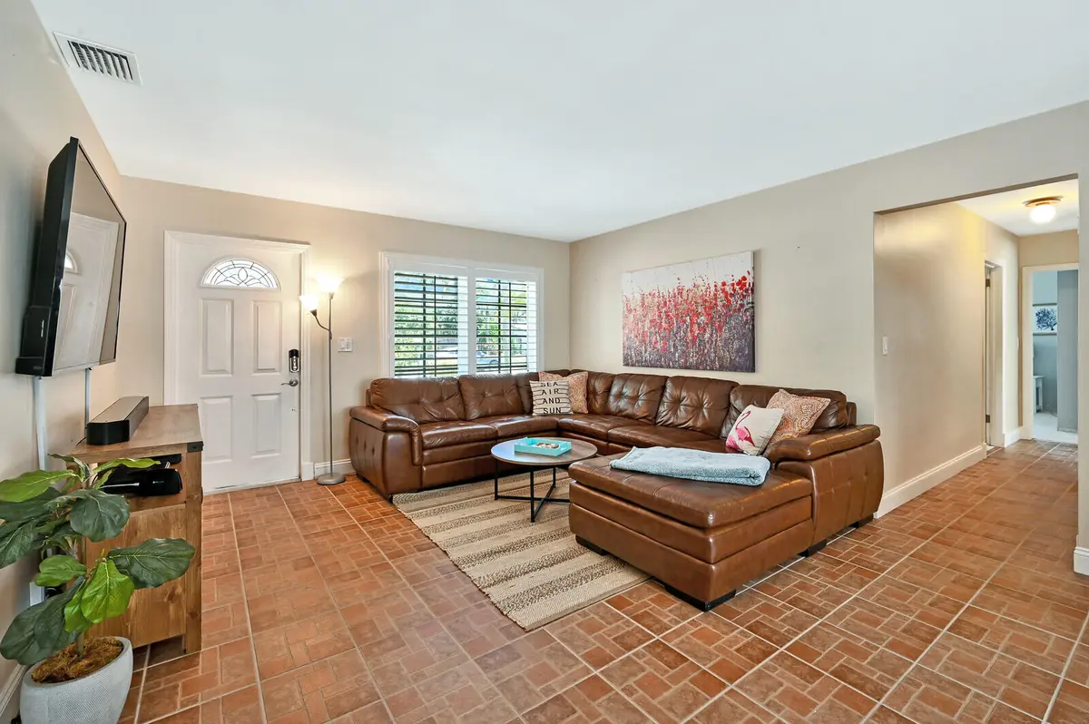 09_Image_9_mls at 904 SE 12th Street, Deerfield Beach