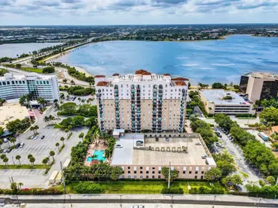 616 CLEARWATER PARK Road 602, West Palm Beach – Condominium for sale