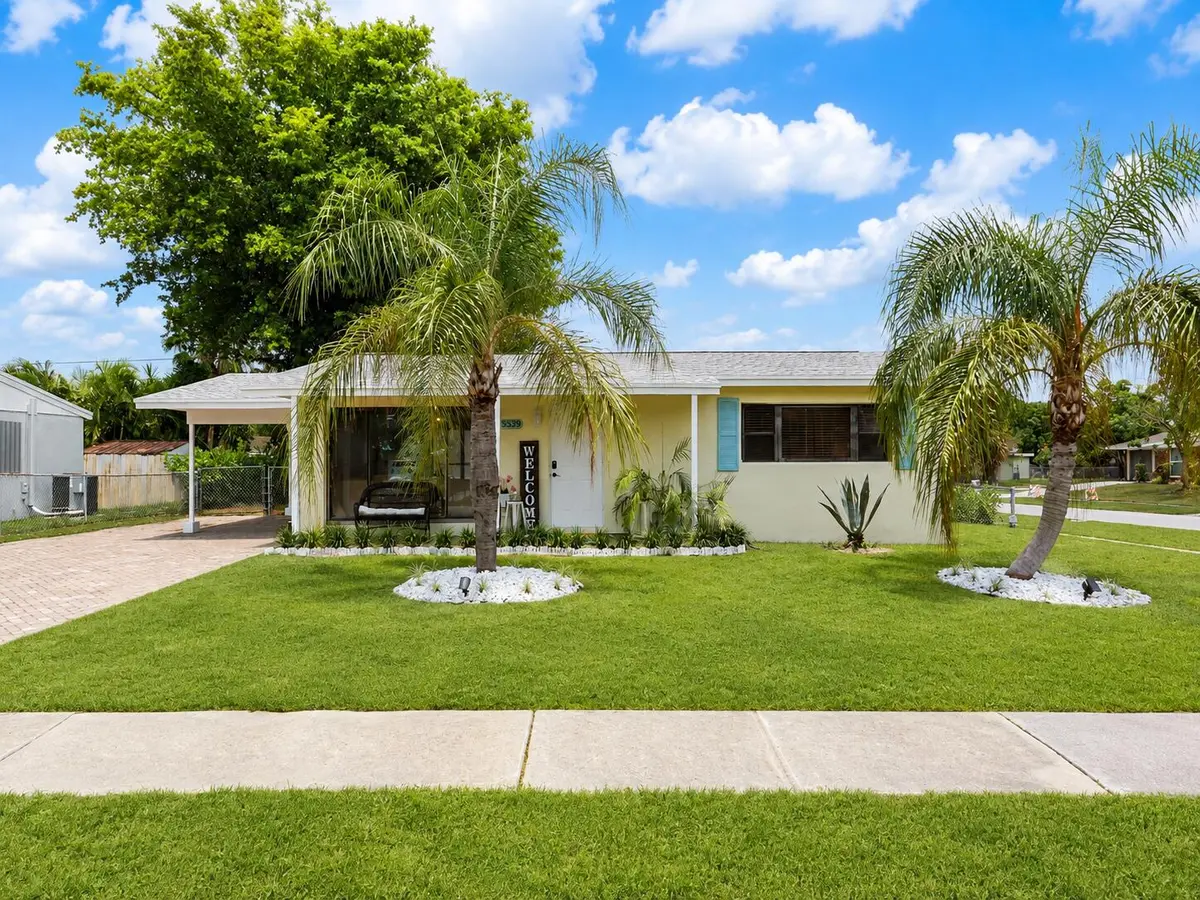 Front at 3539 Everglades Road, Palm Beach Gardens