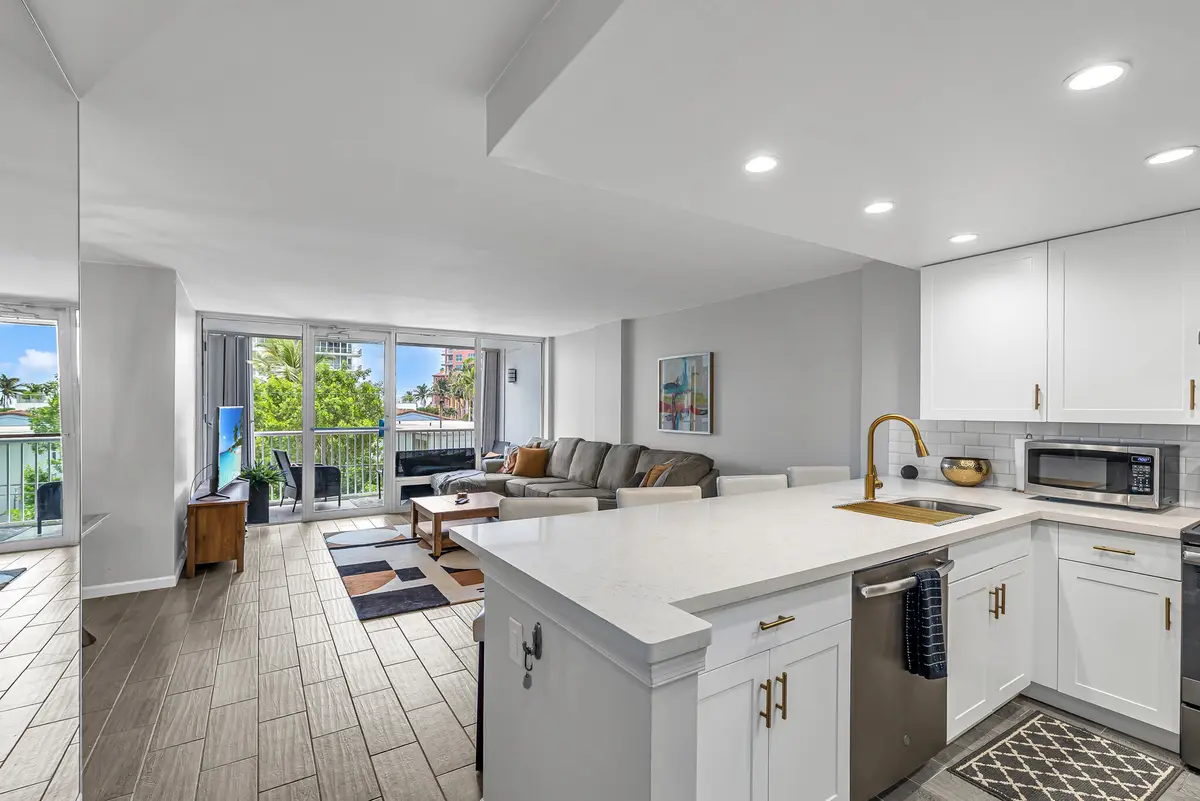BF-7 at 2200 NE 33RD Avenue 3E, Fort Lauderdale