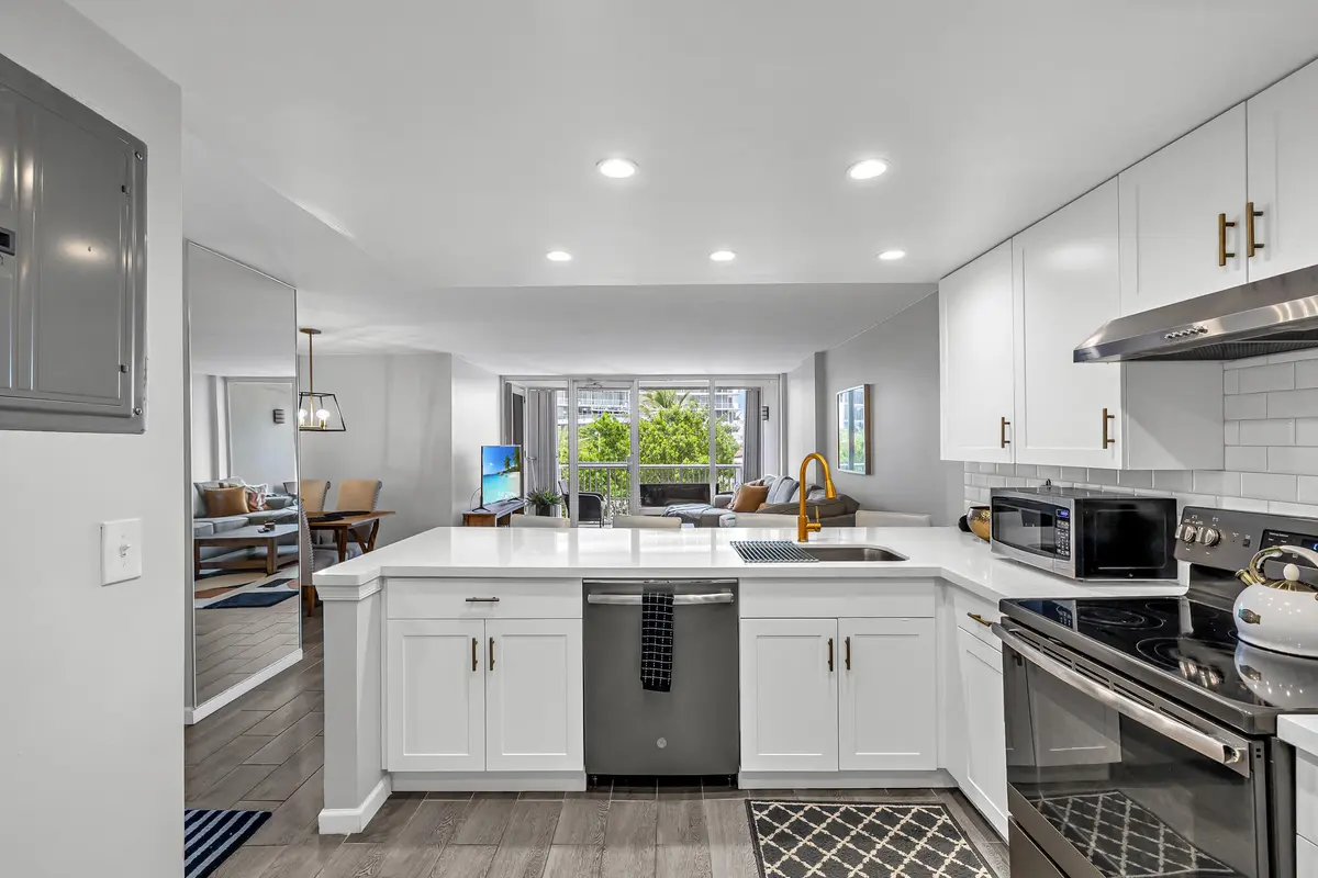 BF-14 at 2200 NE 33RD Avenue 3E, Fort Lauderdale