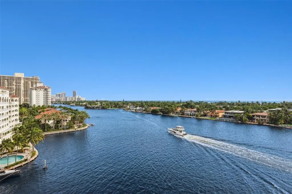Photo 3 at 19707 Turnberry Way 9J, Aventura