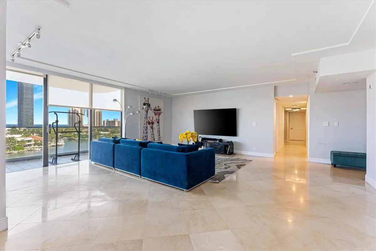 Photo 5 at 19707 Turnberry Way 9J, Aventura