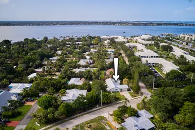 296 SE Wentworth Drive, Stuart – Single Family Residence for sale