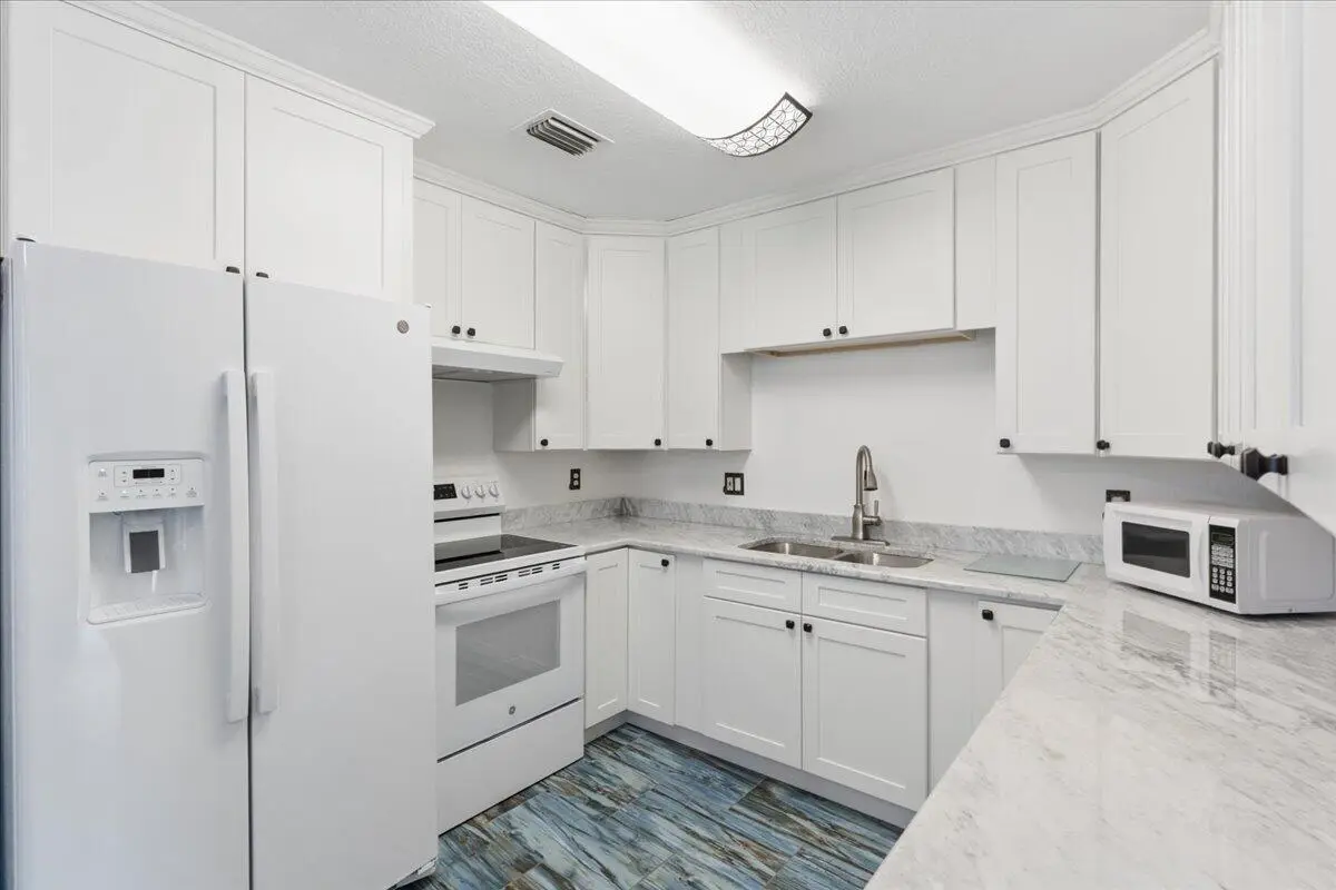Kitchen at 1820 Waterford Drive, Vero Beach