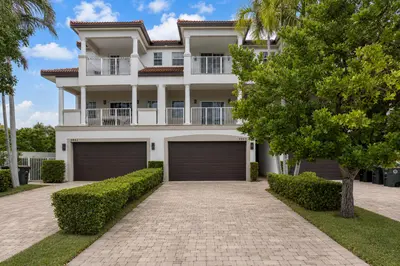 3863 NE 22nd Way, Lighthouse Point – Townhouse for rent