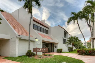 303 RACQUET CLUB Road 312, Weston – Condominium for rent