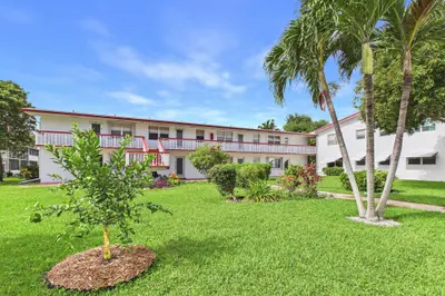 272 NORTHAMPTON N, West Palm Beach – Condominium for sale
